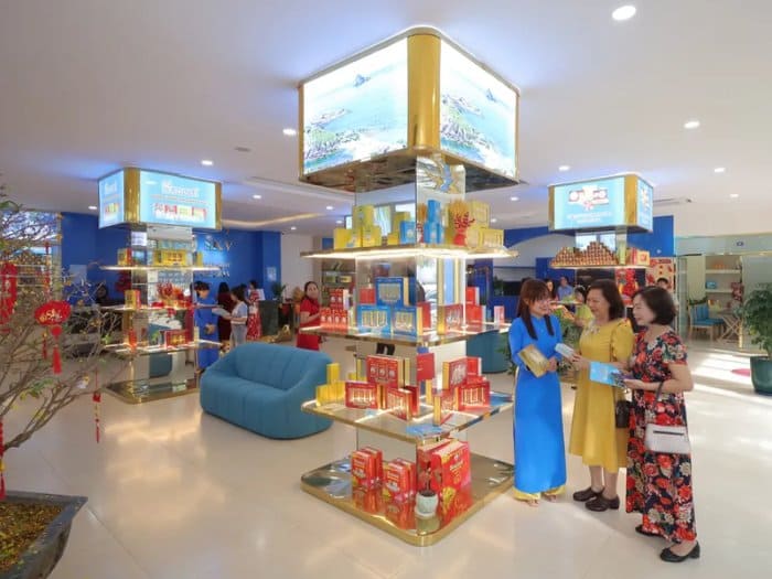 Mẫu thiết kế cửa hàng yến sào 11