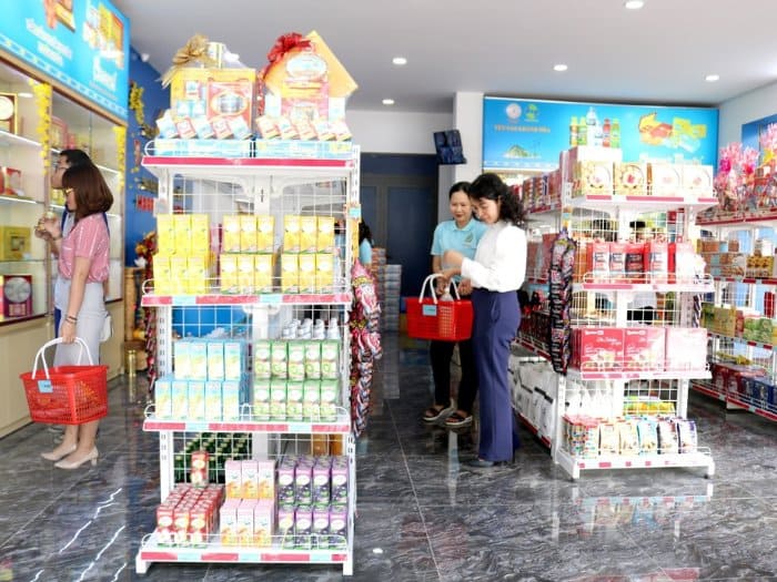 Mẫu thiết kế cửa hàng yến sào 09