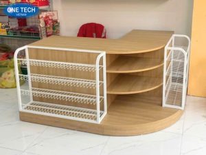 Bàn thu ngân bằng gỗ đẹp mắt