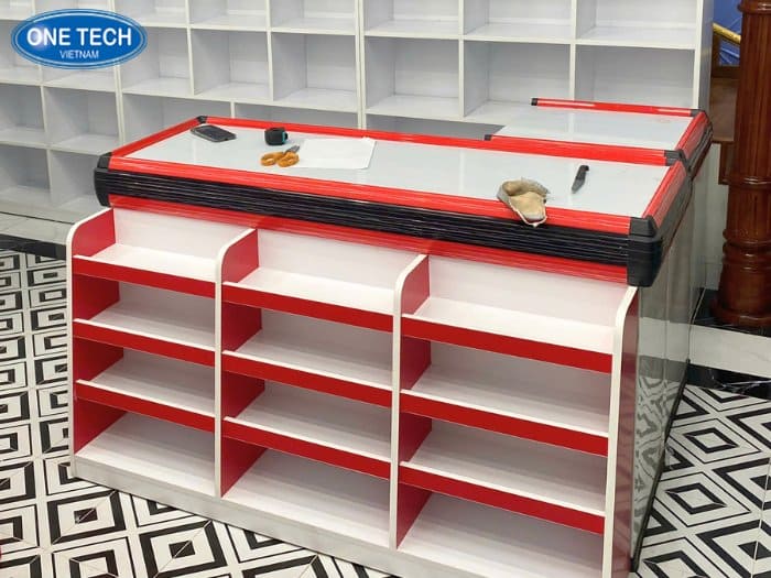 Bàn thu ngân bằng kim loại đơn giản và bền bỉ