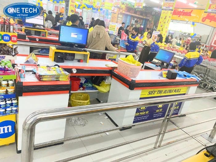 Bàn thu ngân chữ L dài 1.5m màu trắng phối đỏ và đen