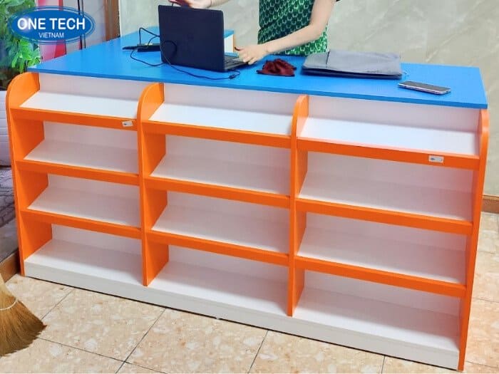 Bàn thu ngân phối màu bắt mắt