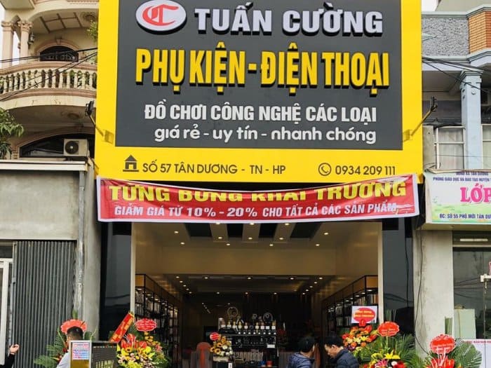 Các câu hỏi liên quan đến việc thiết kế cửa hàng bán phụ kiện điện thoại