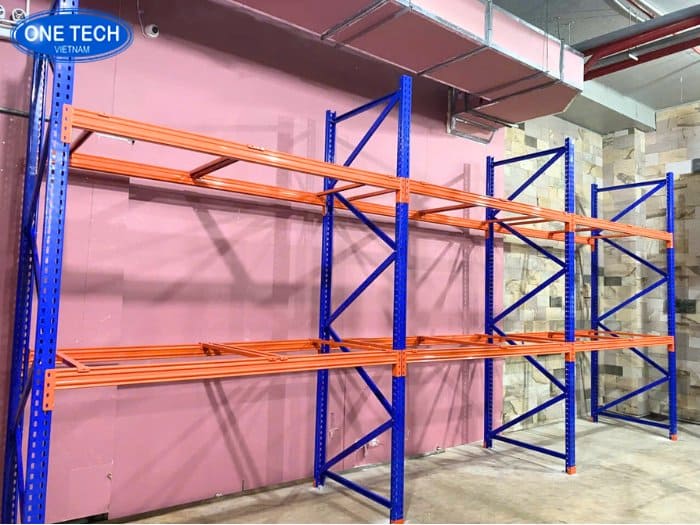 Kệ công nghiệp Selective với lối đi rộng rãi, dễ ứng dụng