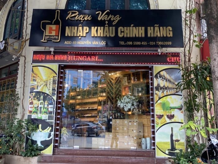 Thiết kế cửa hàng rượu với biển hiệu nổi bật