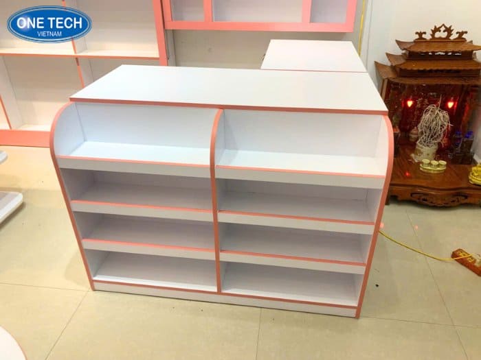 Bàn thu ngân có kích thước nhỏ gọn