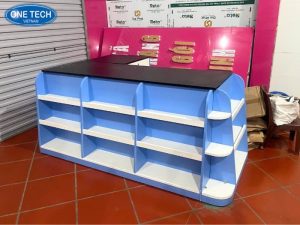 Bàn thu ngân kết hợp mặt đá sang trọng