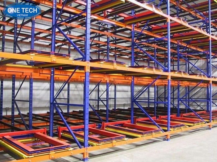 Kệ Push Back cho kho công nghiệp