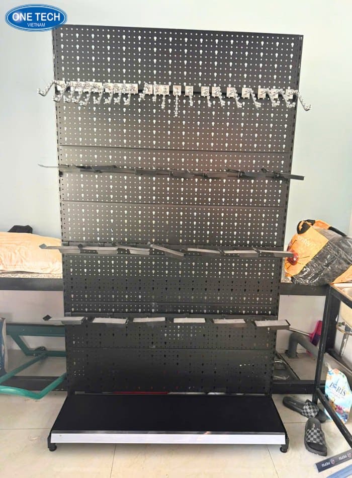 Kệ đơn màu đen kết hợp móc treo