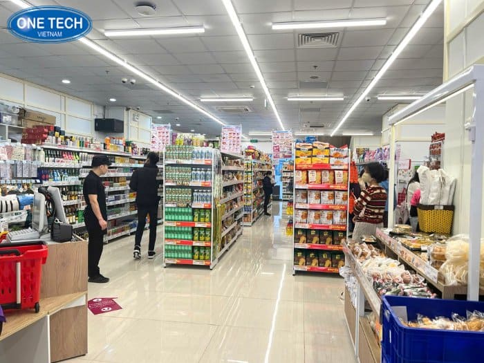 Toàn bộ kệ được sử dụng màu trắng