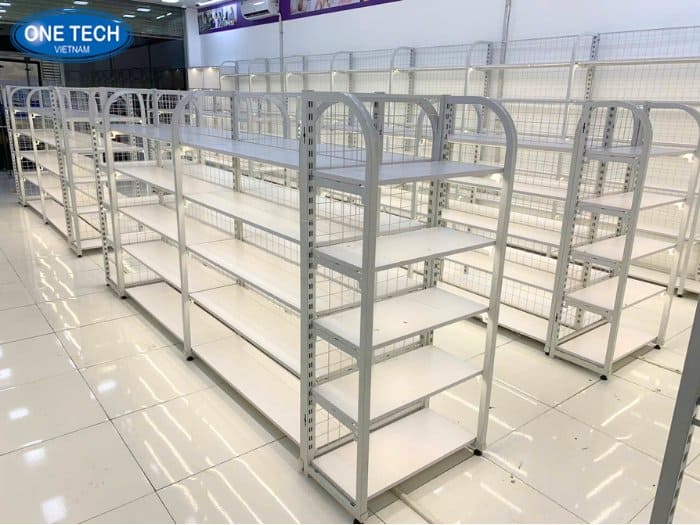 Kệ lưng lưới màu trắng để đồ sơ sinh