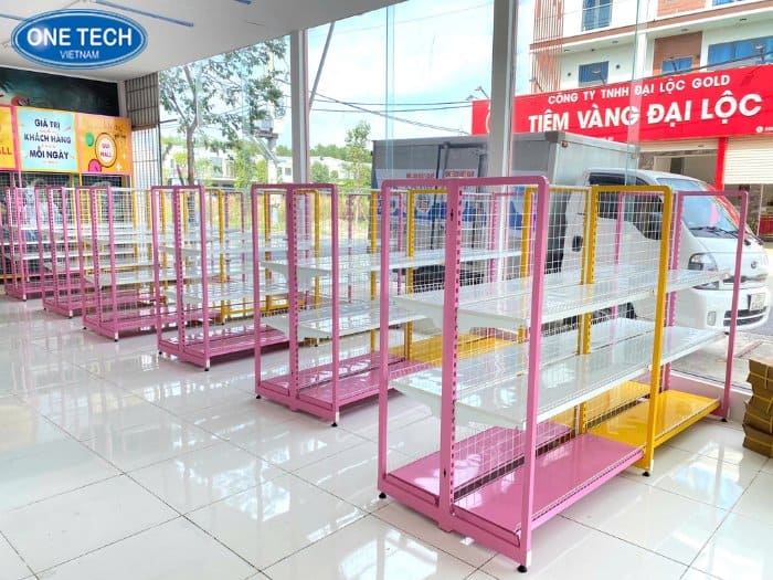 Kệ thiết kế nhiều màu nổi bật