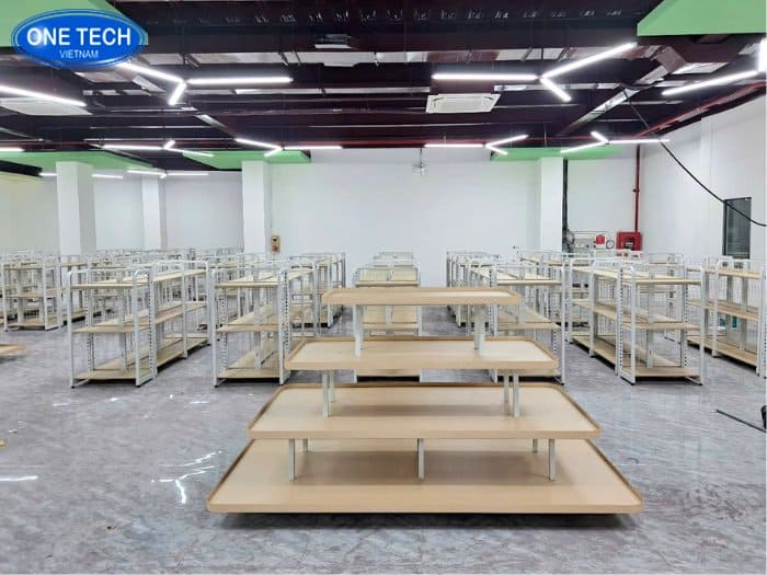 Lắp đặt dự án kệ khung sắt mặt gỗ cho Lonton group 02
