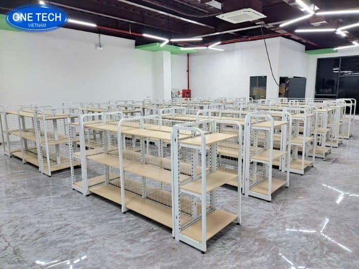 Lắp đặt dự án kệ khung sắt mặt gỗ cho Lonton group 03