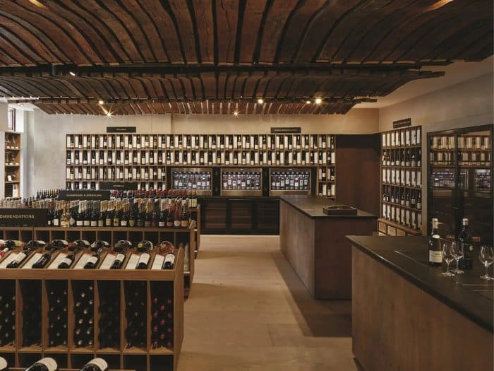 Mẫu thiết kế showroom rượu 12