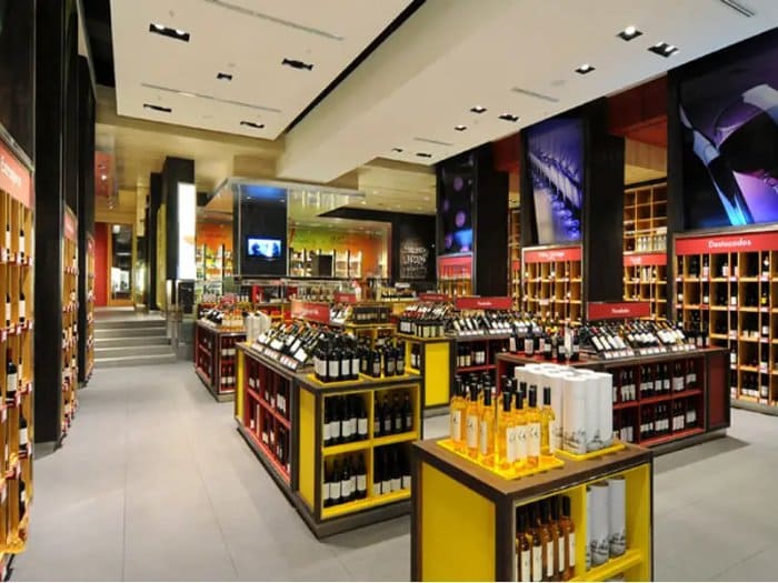 Mẫu thiết kế showroom rượu 14