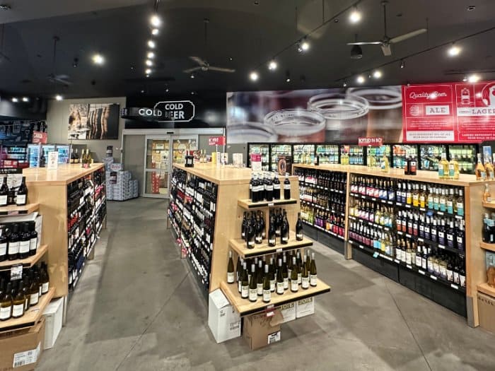 Mẫu thiết kế showroom kinh doanh rượu 22