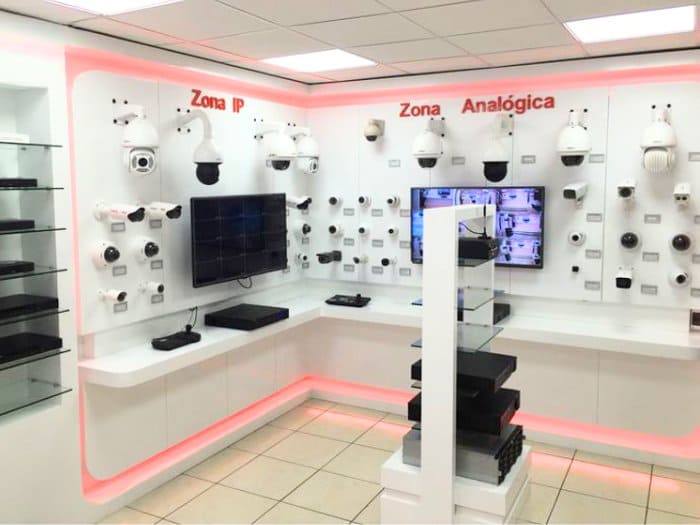 Mẫu thiết kế cửa hàng bán Camera dễ thi công 05