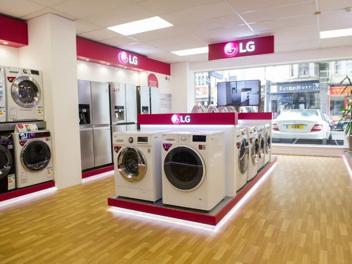 Mẫu thiết kế cửa hàng diện tích 30 - 50m² 04