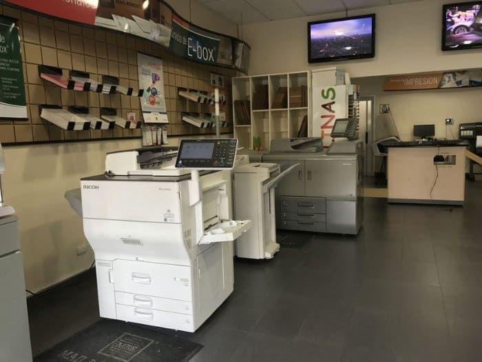 Mẫu thiết kế cửa hàng photocopy 10