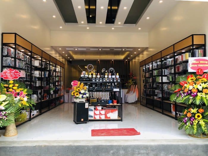 Mẫu thiết kế cửa hàng kinh doanh phụ kiện điện thoại 11