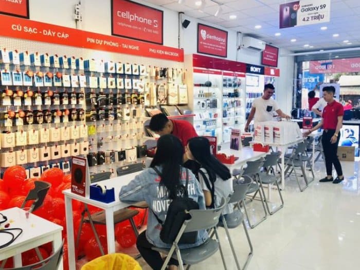 Mẫu thiết kế cửa hàng kinh doanh phụ kiện điện thoại 13