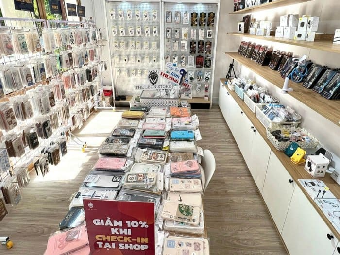 Mẫu thiết kế cửa hàng kinh doanh phụ kiện điện thoại 16