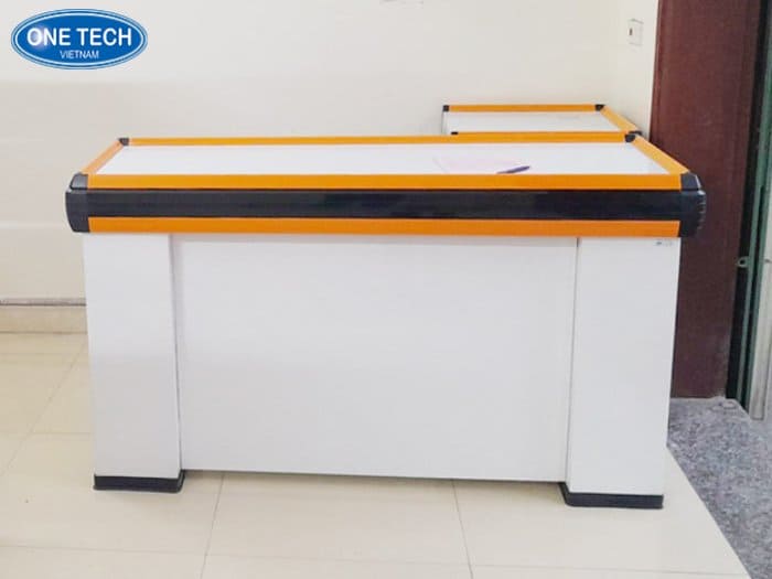 Bàn thu ngân màu cam