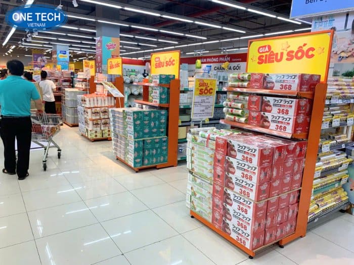 Đầu kệ siêu thị màu cam nổi bật, độc đáo