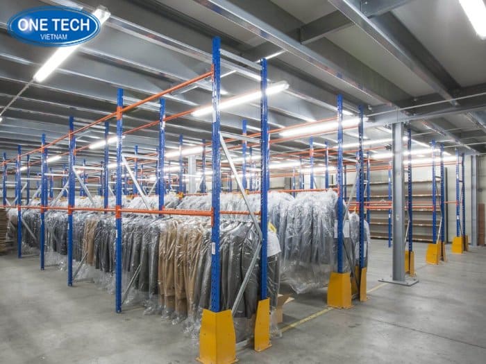 Gợi ý cách chọn kệ kho hàng may mặc phù hợp nhu cầu