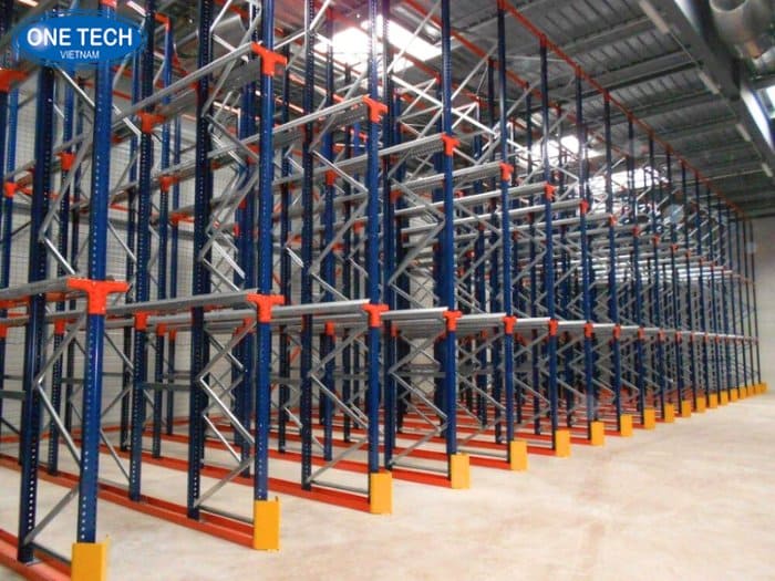 Kệ Drive In cho kho bia rượu quy mô lớn, lưu trữ đồng bộ