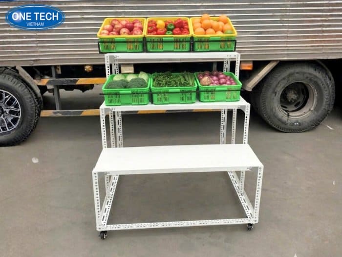 Kệ bậc thang tăng khả năng quan sát và thu hút khách hàng