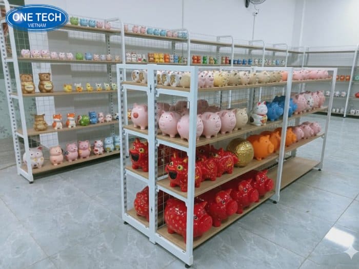 Kệ khung sắt mặt gỗ nâng tầm hình ảnh cửa hàng