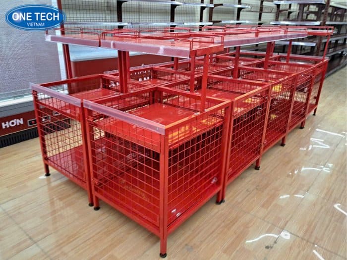 Kệ khuyến mãi màu đỏ thu hút sự chú ý