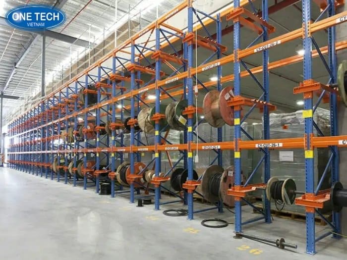 Khi nào nên dùng kệ kho để cuộn cáp