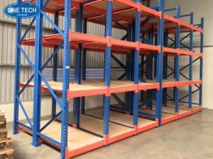 Lưu ý khi dùng kệ hạng trung lót ván