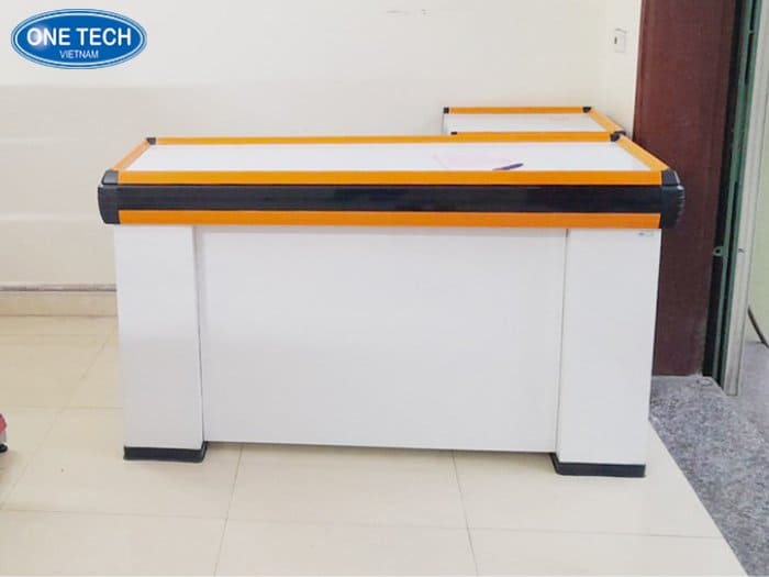 Quầy thu ngân kim loại màu cam One Tech Group