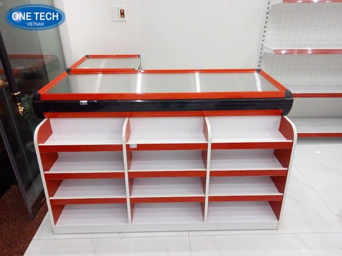 Quầy thu ngân tại Cần Thơ bằng kim loại màu đỏ