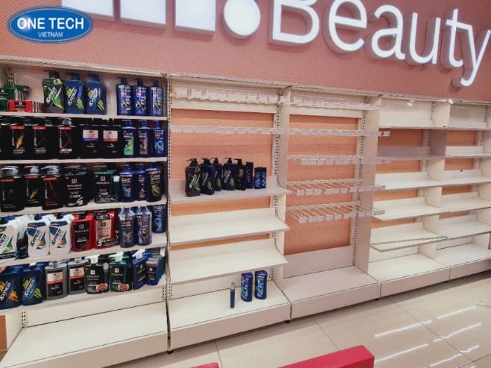 Kệ để dầu gội trong siêu thị Winmart