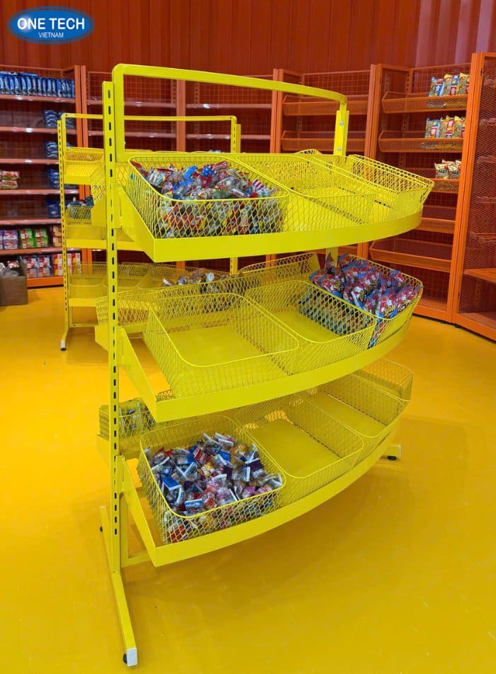 Kệ giỏ mì màu vàng để bánh kẹo