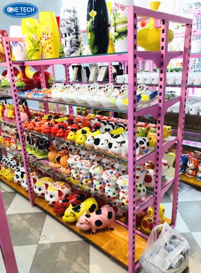 Kệ màu hồng mặt kính bày heo đất