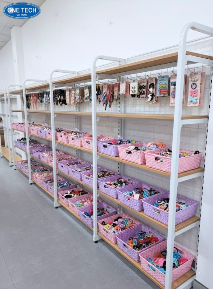 Kệ trưng bày phụ kiện tóc bằng sắt phối gỗ đẹp