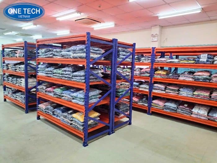 Kệ trung tải cho kho ngành may mặc