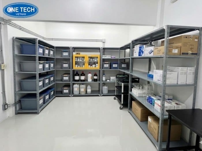 Kệ V lỗ cho phòng thí nghiệm