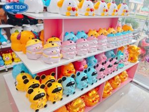 Ụ trưng bày heo đất giữa nhà