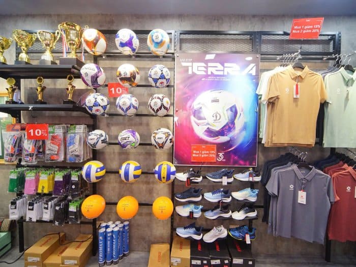 Lựa chọn kệ trưng bày đúng với ngành thể thao