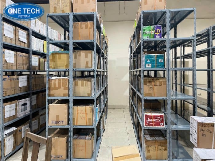 Mẫu kệ kho hàng cho shop online giá rẻ