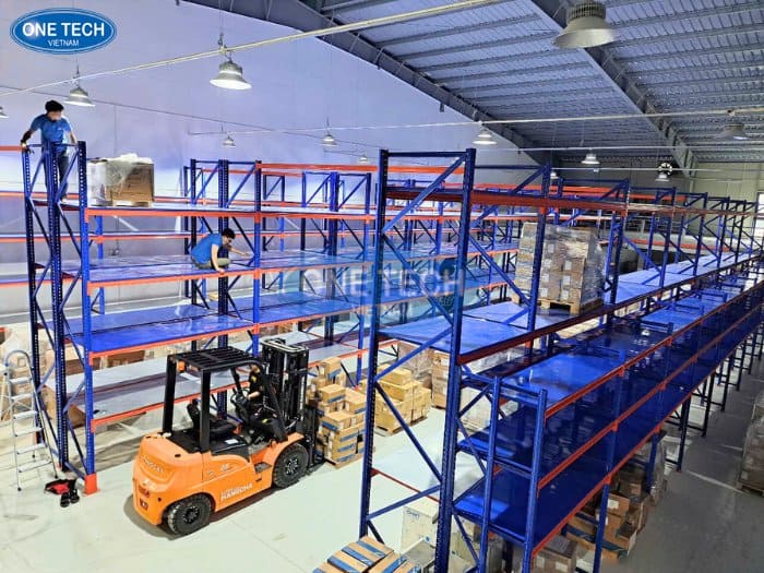 Kệ hạng nặng thiết kế 4 tầng