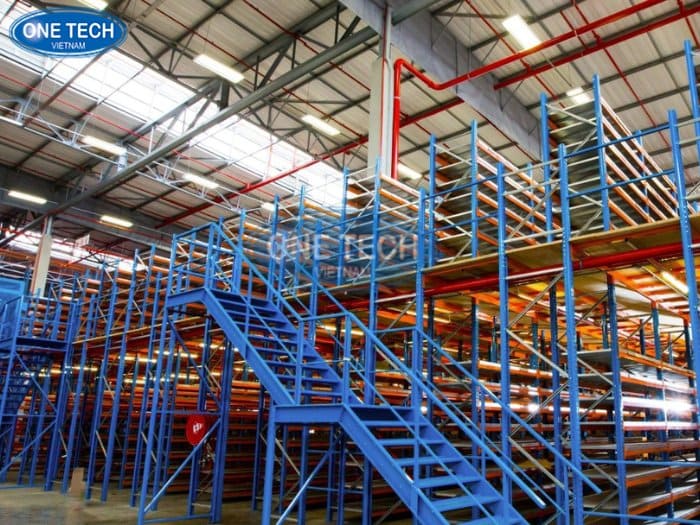 Mẫu kệ sắt cho kho công nghiệp 01