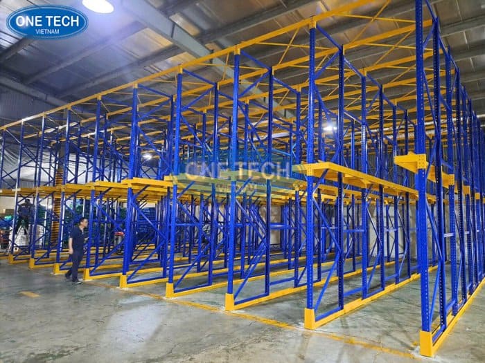 Mẫu kệ sắt cho kho công nghiệp 04